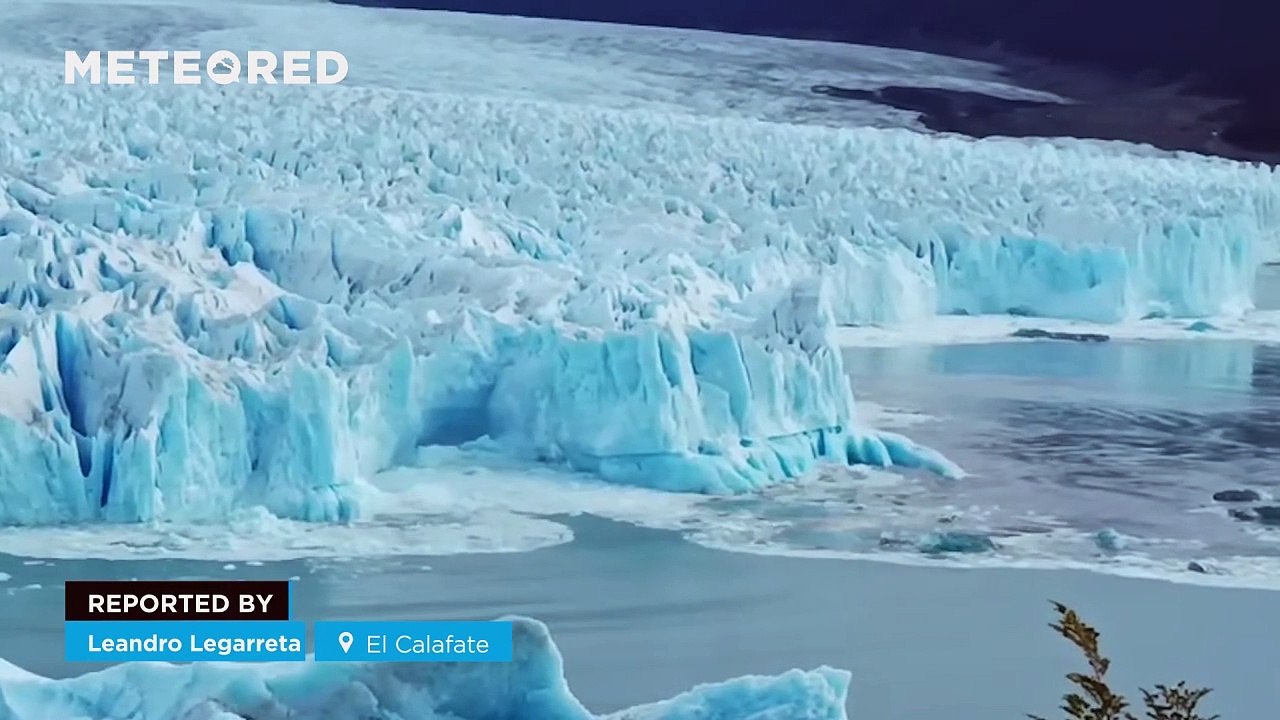 Huge ice break-off at the Perito Moreno Glacier (El Calafate), Argentina! A massive chunk of ice collapsed into the lake waters