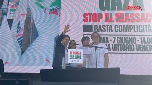 Manifestazione a Roma per Gaza, l'appello dei leader dal palco: «Andiamo tutti a votare per i referendum»