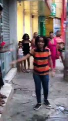 Mulheres saem na mão e promovem quebra-quebra na Liberdade; ASSISTA