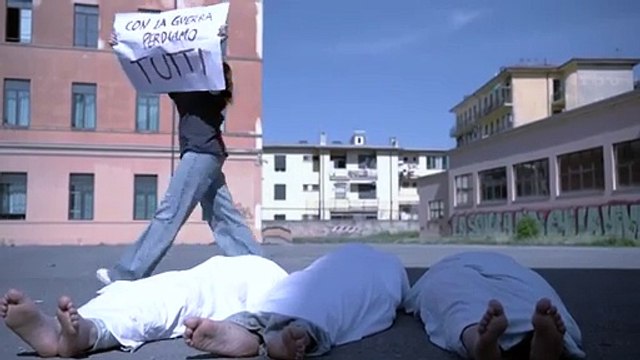 Stop bombardamenti su Gaza : il video degli studenti nel cortile della scuola