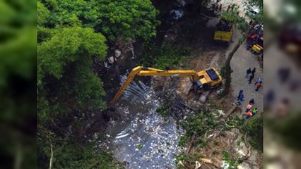 Más de 400 rescatistas buscan a niña arrastrada por cañada