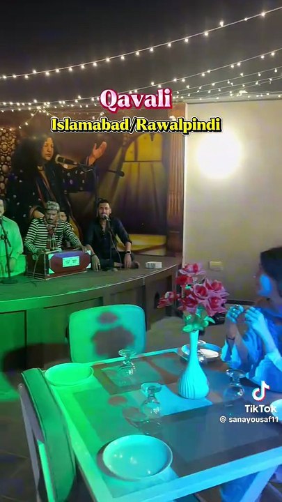 Sana Yousaf was at Qavali, enjoying food also