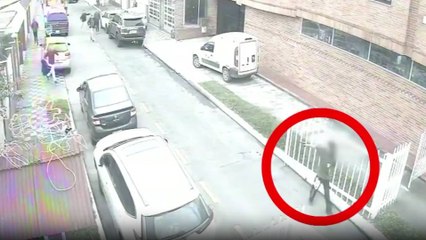 VIDEO Cámaras de seguridad captaron la fuga del menor que habría atacado a Miguel Uribe Turbay