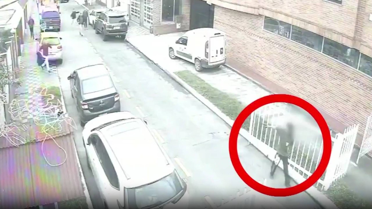 VIDEO Cámaras de seguridad captaron la fuga del menor que habría atacado a Miguel Uribe Turbay
