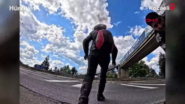 Metrelerce havaya uçtu! 3 motosiklet ve otomobilin karıştığı kaza kask kamerasında