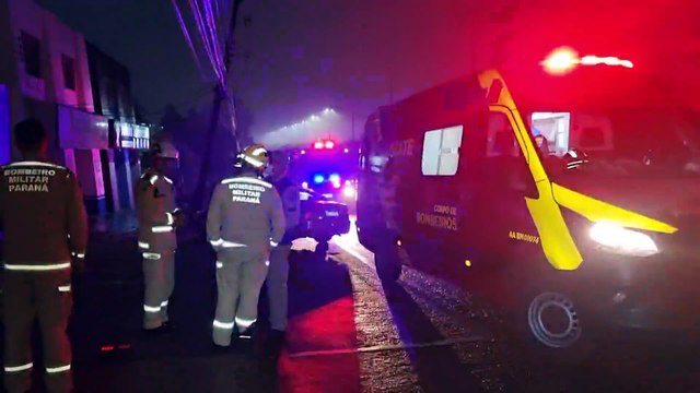 Condutor perde direção do Civic e atinge poste na Avenida Tancredo Neves