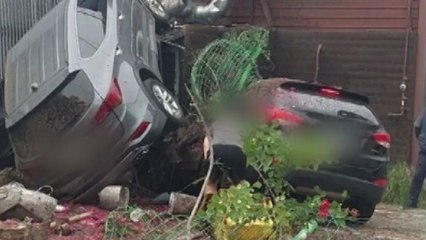 만취 상태로 차 몰다 승용차·건물 들이 받아 / YTN