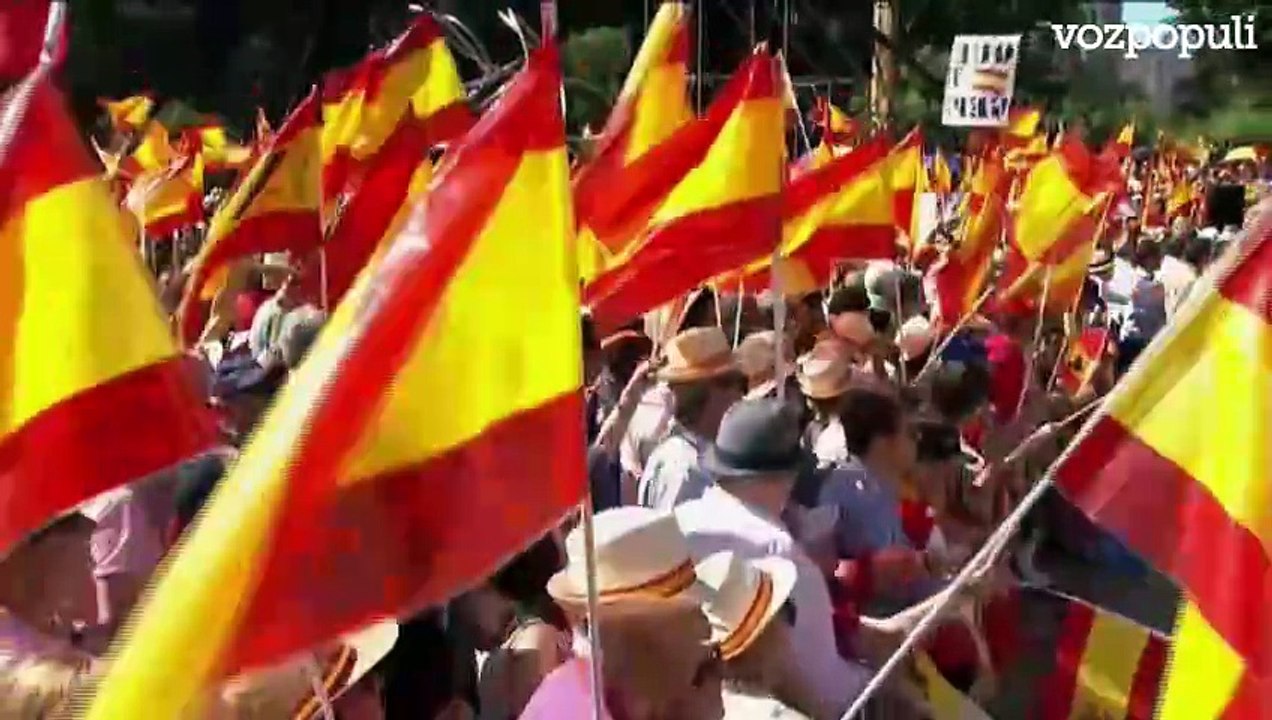 Miles de personas abarrotan Plaza de España contra la "Mafia de Sánchez"