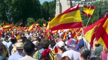 Feijóo llama a los españoles a "rebelarse" y el PP cifra en más de 100.000 los asistentes