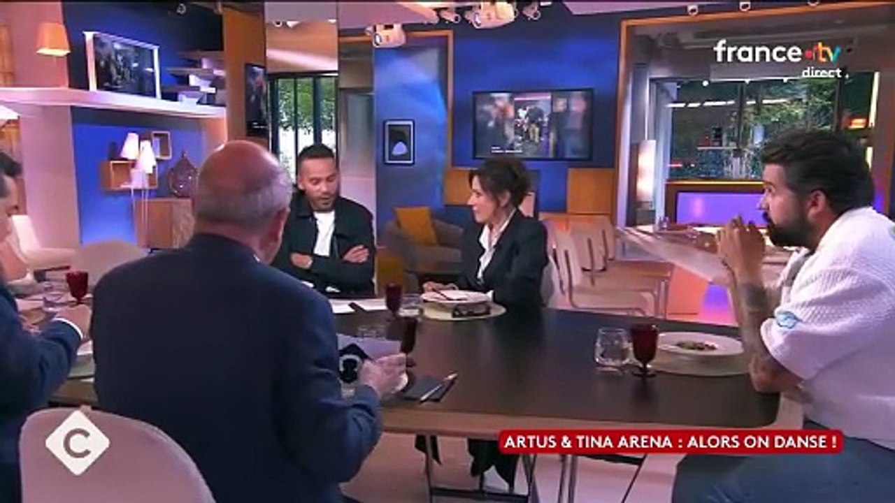 Artus évoque son expérience mitigée lors de sa participation à l'émission Danse avec les stars sur TF1 lors de son passage sur le plateau de C à vous.Crédit : C à vous/France 5
