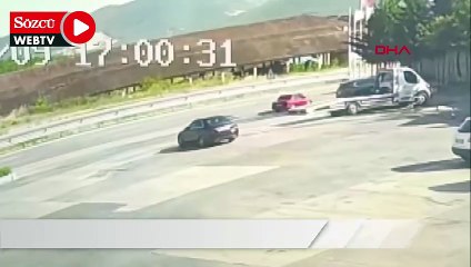 Motosikletiyle refüje çarpıp öldü; sürüklendiği anlar kamerada