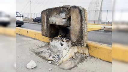 Tránsito detenido sobre el puente de la 17 tras caída de postes