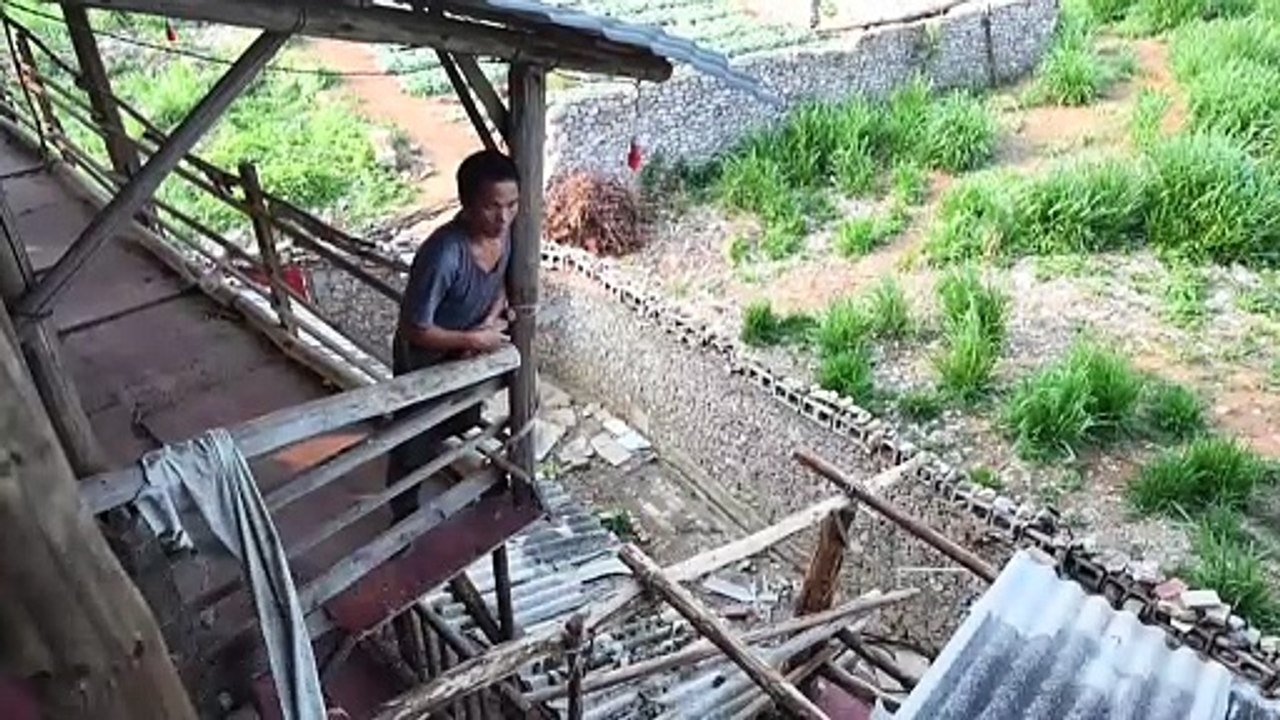 Chinese man defies demolition orders to build madcap rural home