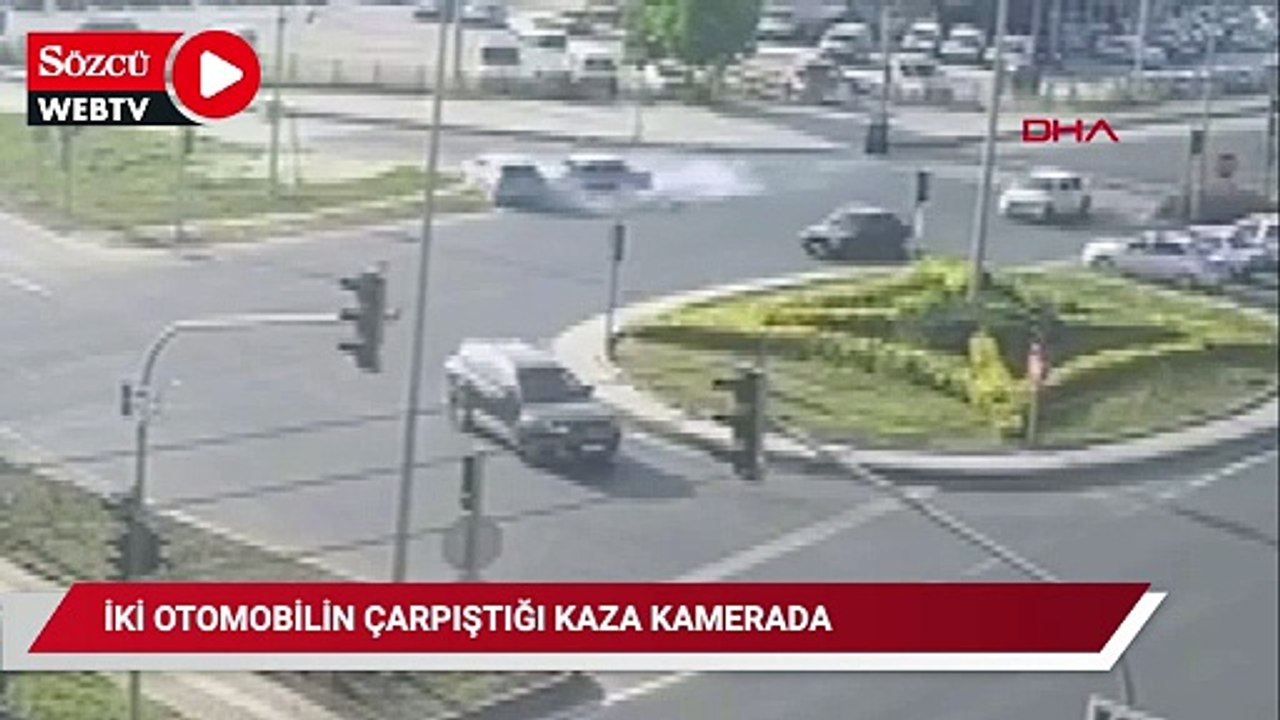 İki otomobilin çarpıştığı kaza kamerada