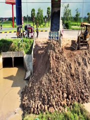 Who Needs New Machines? Old Dozer Builds Road Perfectly