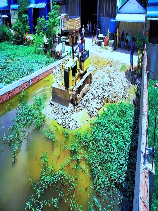 Pushing & Pouring Soil - Dozer D20 & Truck 5T Operation