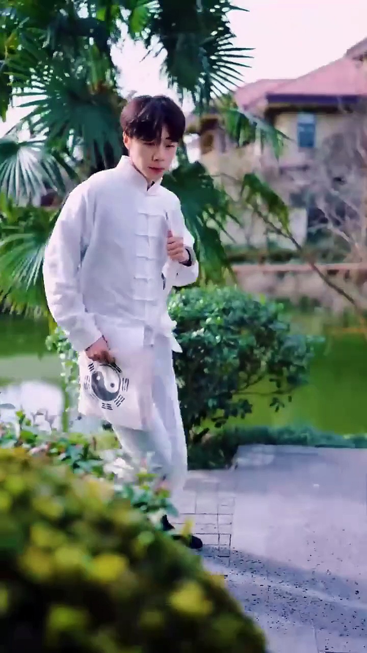  Pemuda miskin hidup dari sampah malah menikahi ceo cantik dan hidup sukses!#kdramadrama china full eps sub indo 