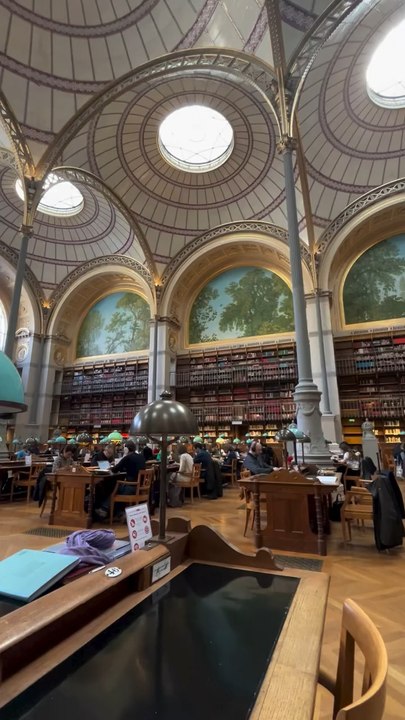 Bien sûr que je travaille, je cherche l’inspiration dans les coupoles 😇Bibliothèque de l’INHA : 58, rue de Richelieu (BNF/site Richelieu)