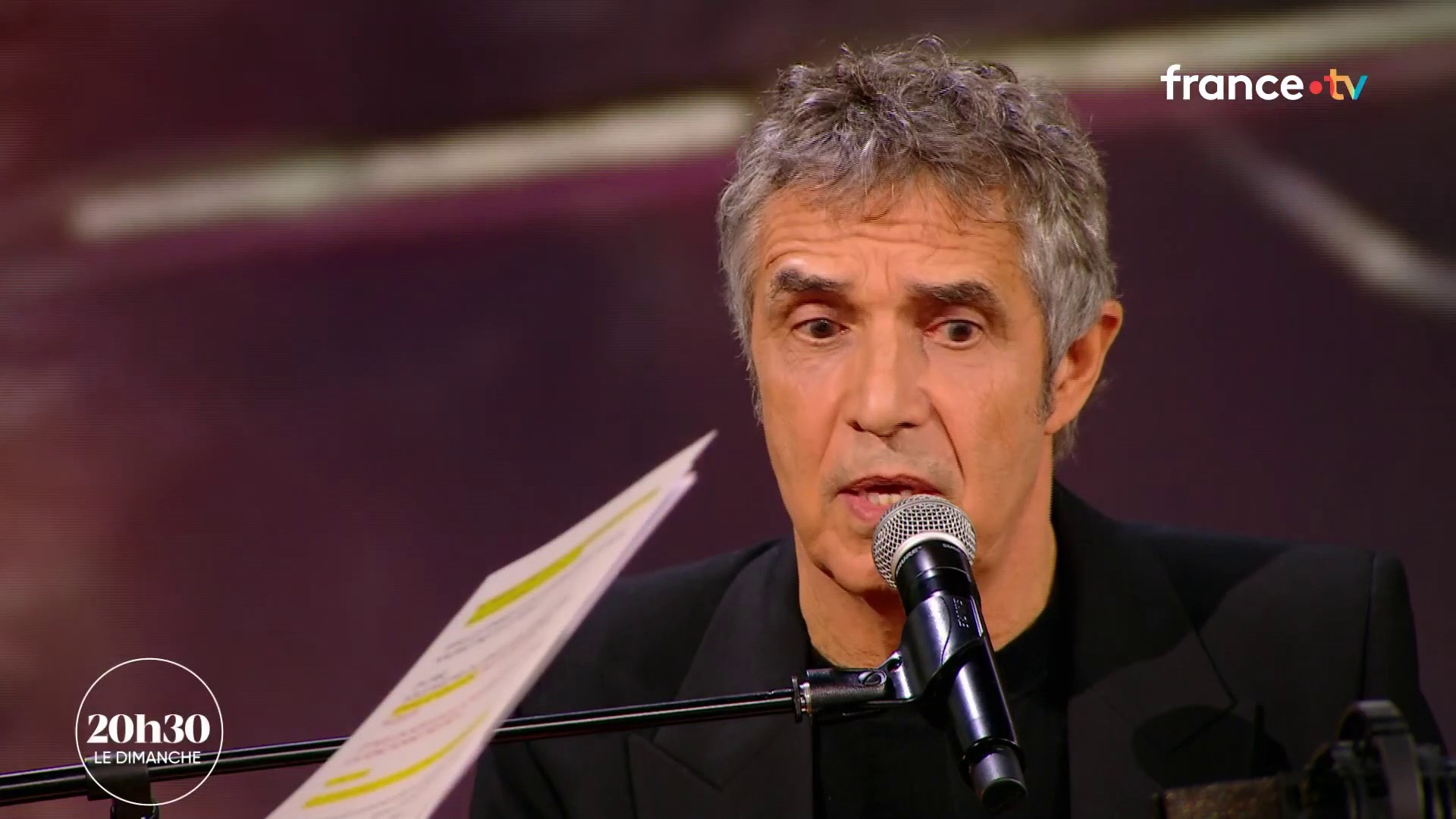 VOICI - 20h30 le dimanche : "Faut qu'elle revienne" : Julien Clerc se livre  sur sa rupture avec France Gall