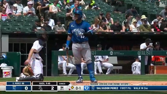 Salvador Pérez iguala el juego con jonrón de dos carreras