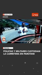 Policías y militares custodian la carretera en Parotani