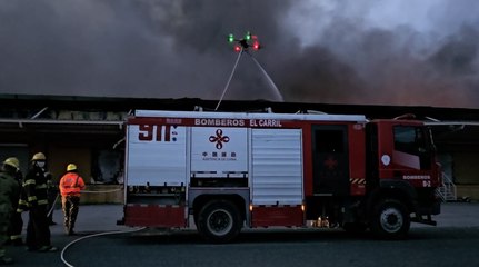 Utilizan un dron para sofocar incendio en el Merca Santo Domingo