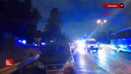 İstanbul'da otomobil bariyerlere çarpıp takla attı