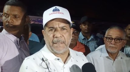 Ministro de Agricultura acude al fuego del Merca Santo Domingo