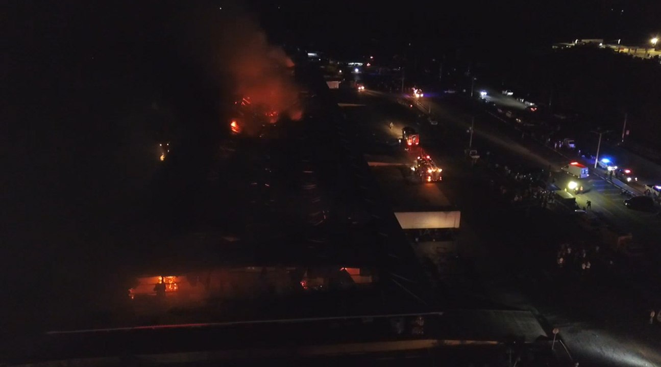 Incendio arrasa y deja “perdidas millonarias” en una nave del Merca de Santo Domingo