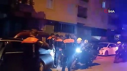 Silahlı kavgada 1'i polis, 2 kişi yaralandı