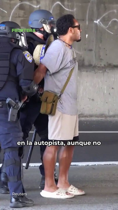 Manifestantes anti-ICE se enfrentan a la Guardia Nacional de California en medio de la autopista