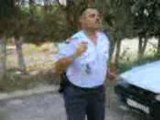 Poilicier Tunisien qui danse