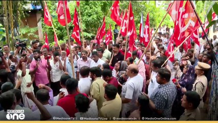 വഴിക്കടവ് പഞ്ചായത്ത് ഓഫീസിലേക്ക് എൽഡിഎഫ് പ്രതിഷേധ മാർച്ച്