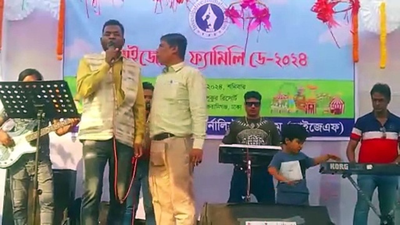 আজ কেন মন উদাসী হয়ে দুর অজনায় যাই চাই হারাতে,শ্রাবনের মেঘগুলো জড়ো হলো আকাশে
