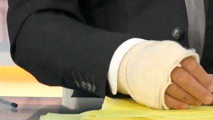 Richard Madeley presents Good Morning Britain in cast after ‘double fracture’