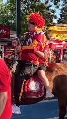 Taraftar Çeşmesi Galatasaray'ın renklerine boyandı