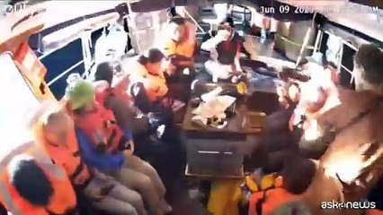 Il momento in cui Freedom Flotilla viene intercettata da Israele