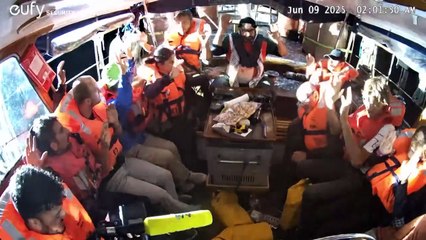 لقطات تحالف أسطول الحرية لاعتراض الجيش الإسرائيلي للسفينة "مادلين"