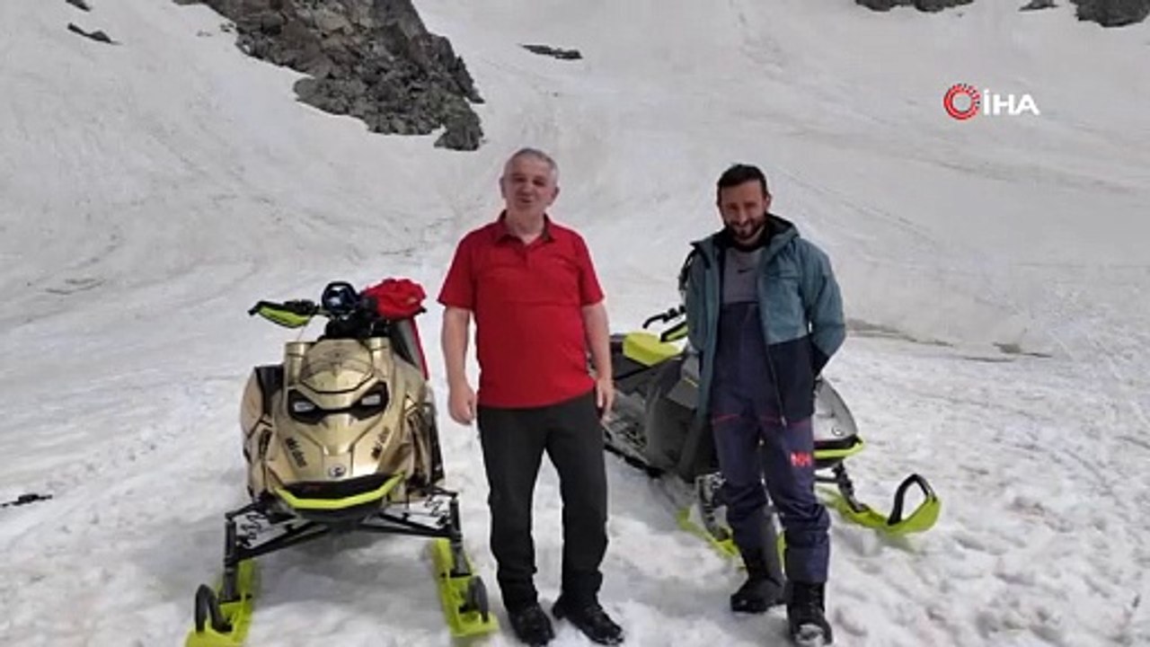 Rize’de Haziran ayında ‘karda kayak’ keyfi