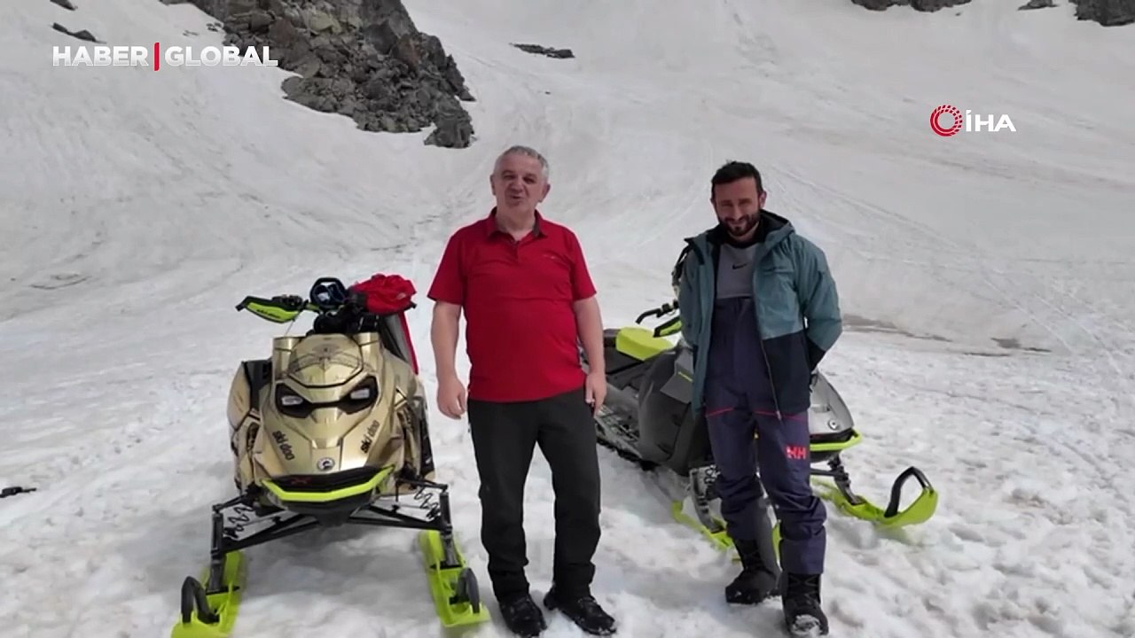 Rize’de yaz aylarında "karda kayak" keyfi