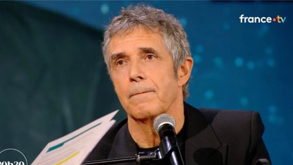 “Quand son épouse m’appelle…” : Julien Clerc revient avec émotion sur la mort de son frère Gérard Leclerc (VIDEO)