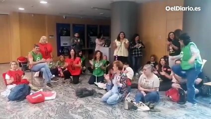 Los comités de Establecimientos Residenciales de Asturias y Bienestar se acaban de encerrar en la Consejería de Hacienda de Asturias