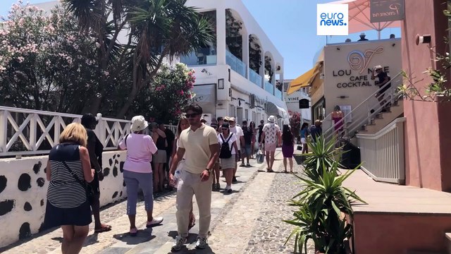 На Санторини мало туристов из-за февральского землетрясения