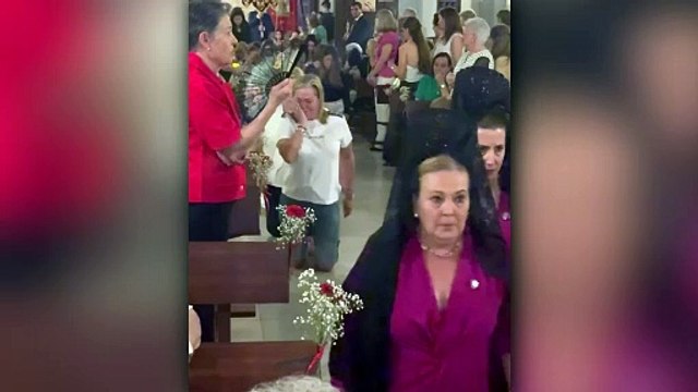 El video del llanto desconsolado de Belén Esteban y su camino de rodillas al altar se hace viral