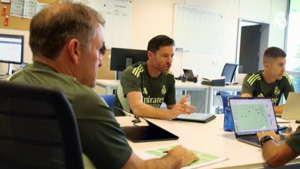Primer entrenamiento de Xabi Alonso: la posesión con balón el principal protagonista