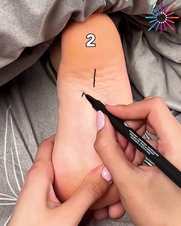 Drawing a monkey by numbers...on a foot🐒