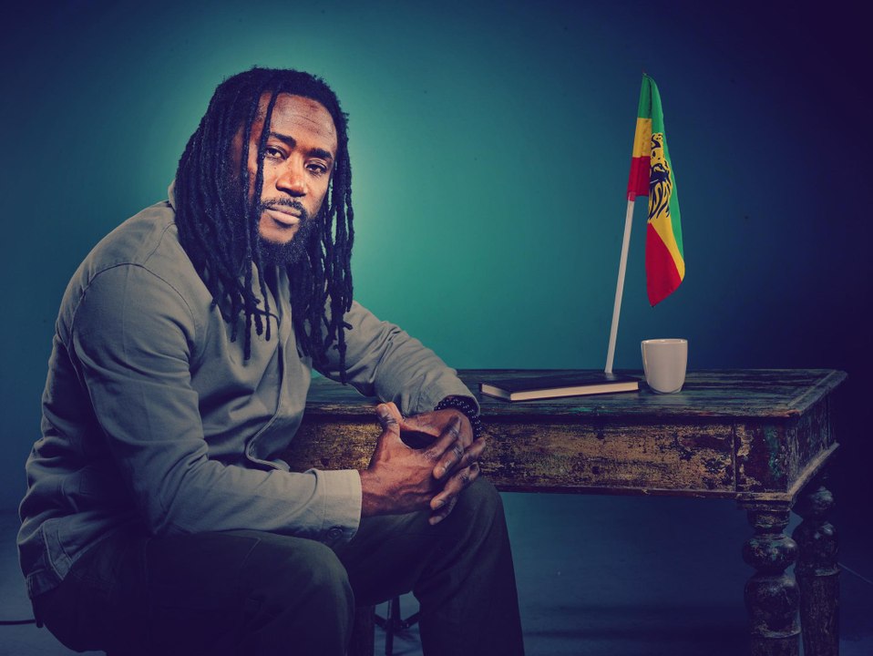 Le reggaman Elie Kamano demande la nationalité Burkinabé