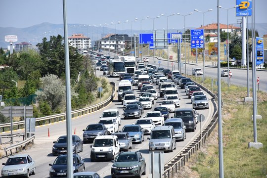'Kilit kavşak' Kırıkkale'de, bayram dönüşü trafiği