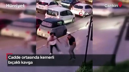 Cadde ortasında kemerli bıçaklı kavga!