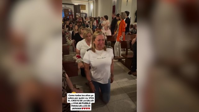 Belén Esteban sorprende al ir de rodillas y llorando desconsoladamente en una iglesia